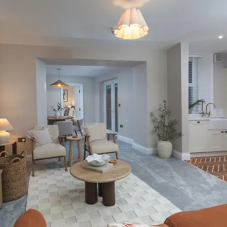 Garden Apartment *